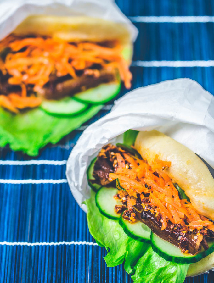 Mantou-Taco mit süß-würzigem Schweinebauch