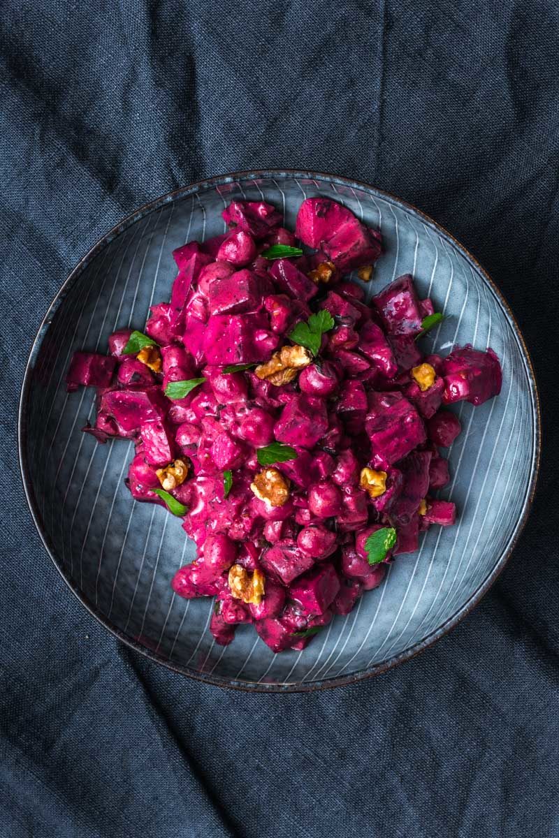 Schale mit indischem-Kichererbsen-rote-Bete-Salat