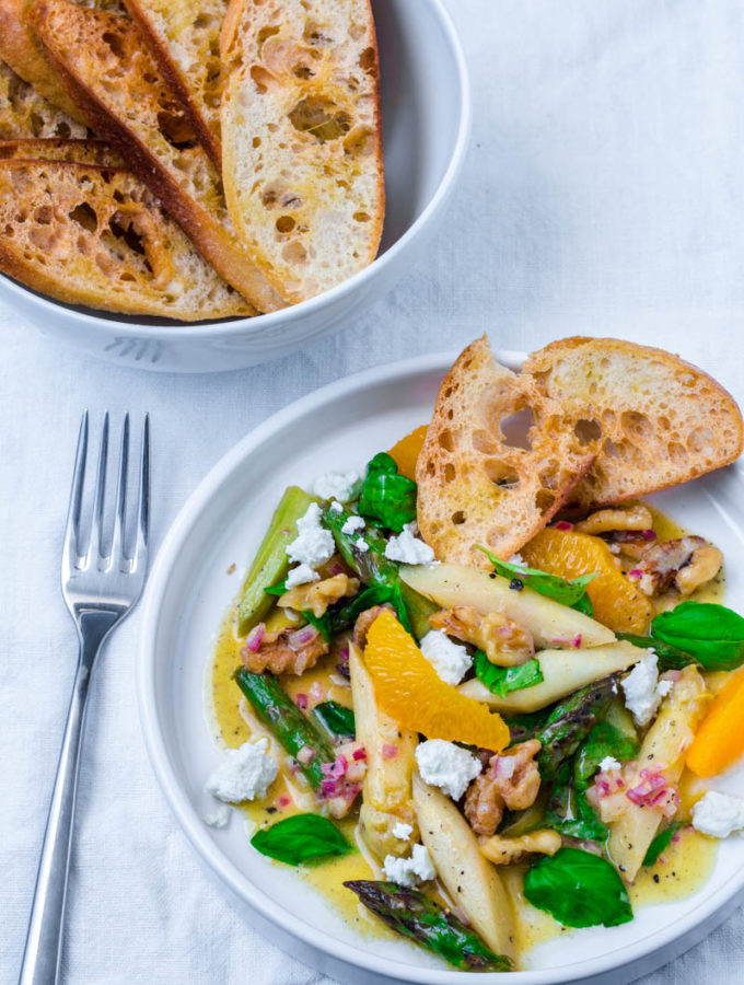 Spargelsalat mit knusprigem Giabatta