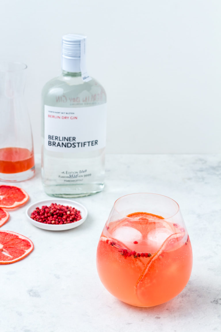 Gin Tonic mit Pink GrapefruitPfeffer Sirup Colors of Food