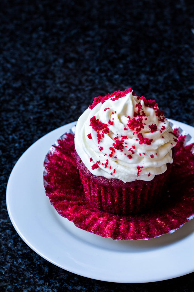 Red Velvet Cupcakes - Amerikanischer Kuchen Klassiker - Colors of Food