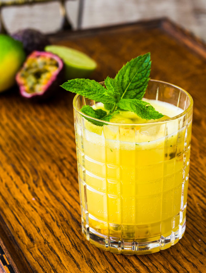 Erfrischender Passionsfrucht Gin Gin Mule