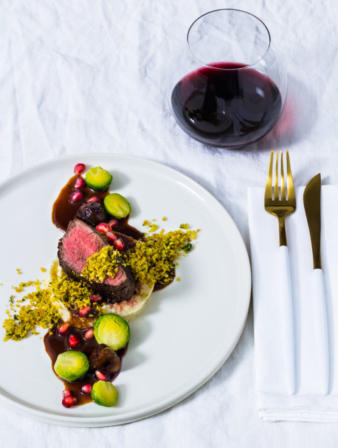 Hirschfilet Sous Vide| Petersilienwurzelpüree | Rosenkohl | glasierte Maronen | Granatapfelsauce