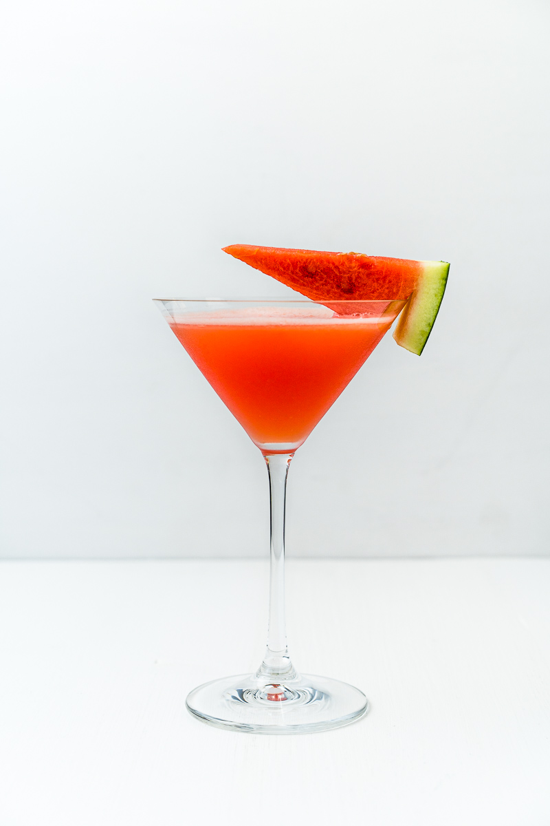 Cocktailglas mit Wassermelonen-Kokos-Daiquiri