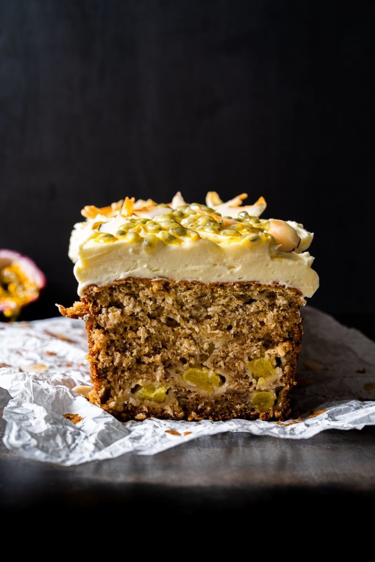 Kokos-Bananenbrot mit Passionsfrucht-Frosting - Colors of Food