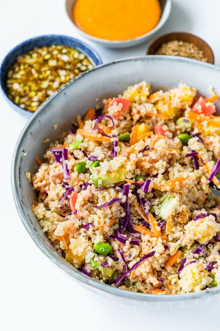 Bunte Quinoa Poke Bowl mit Lachs Colors of Food